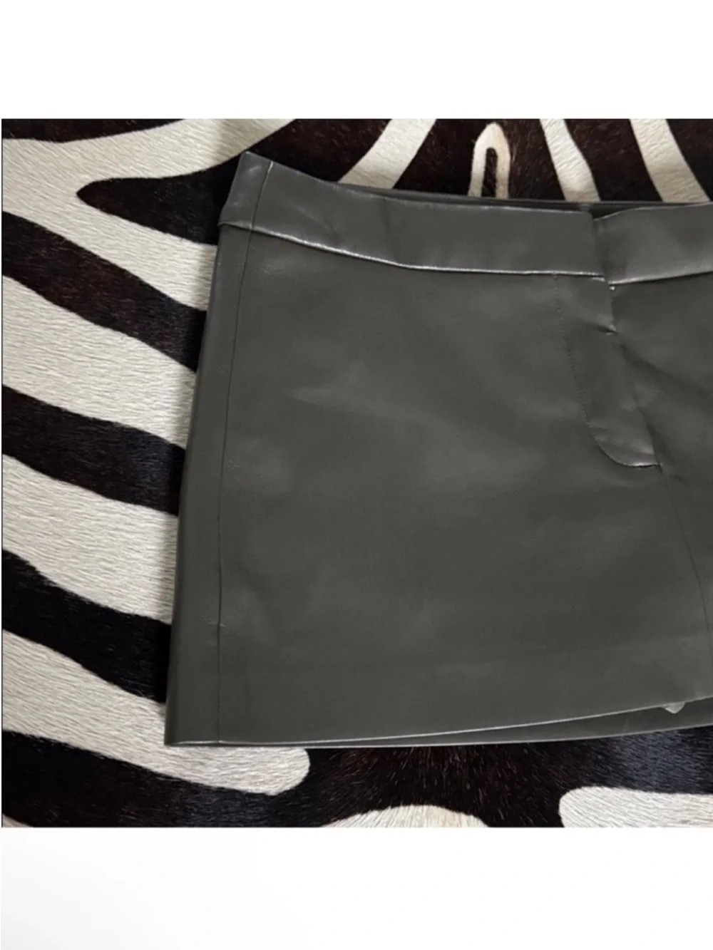 NWT Aritzia Wilfred REN Faux Leather Mini Skort Sz 10/M Green Zipper front